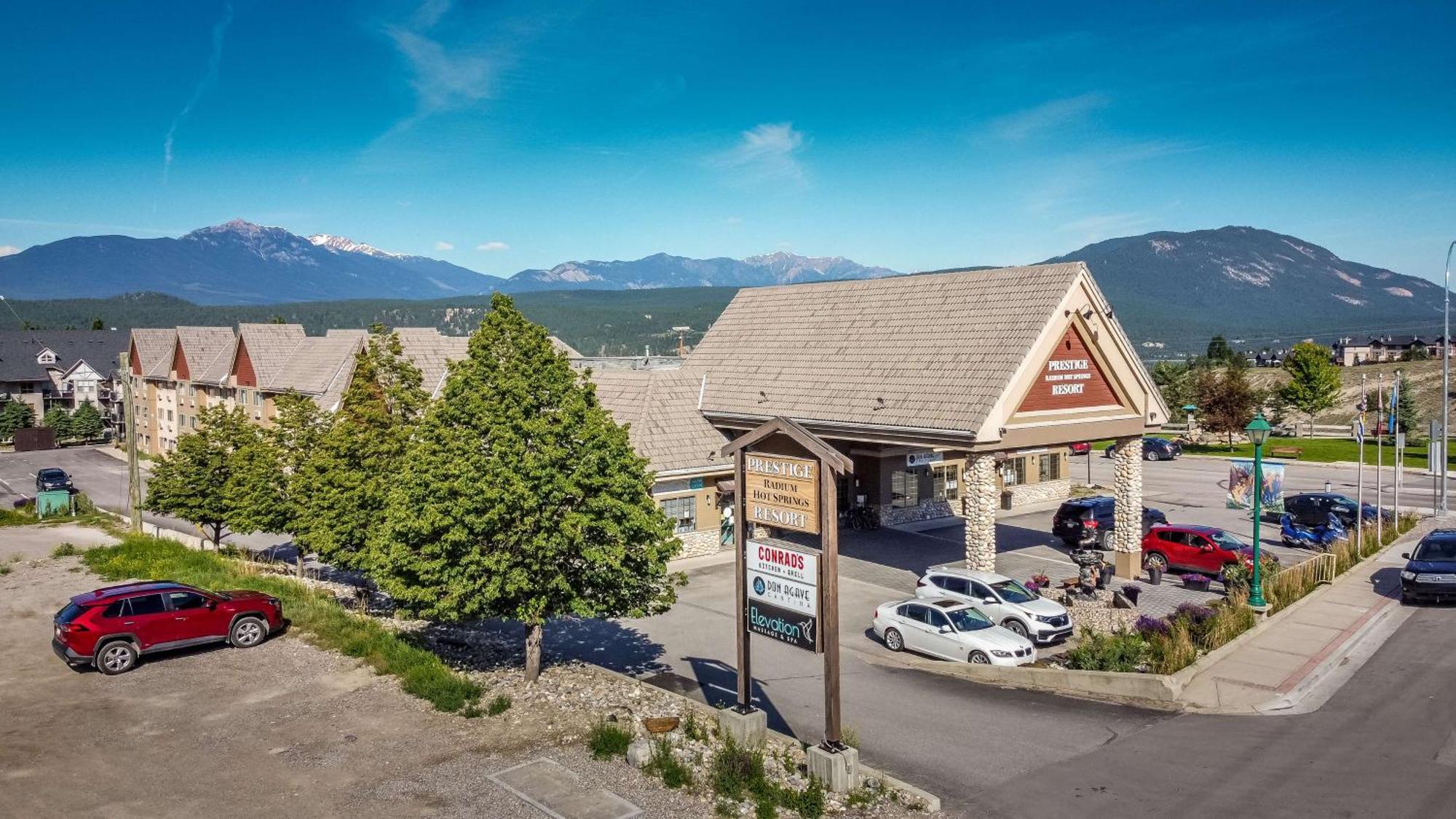 Prestige Radium Hot Springs Resort, Worldhotels Crafted Exteriér fotografie